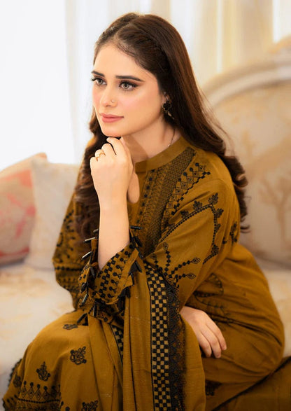 Olive Royale Embroidered Lawn 3-Piece Suit